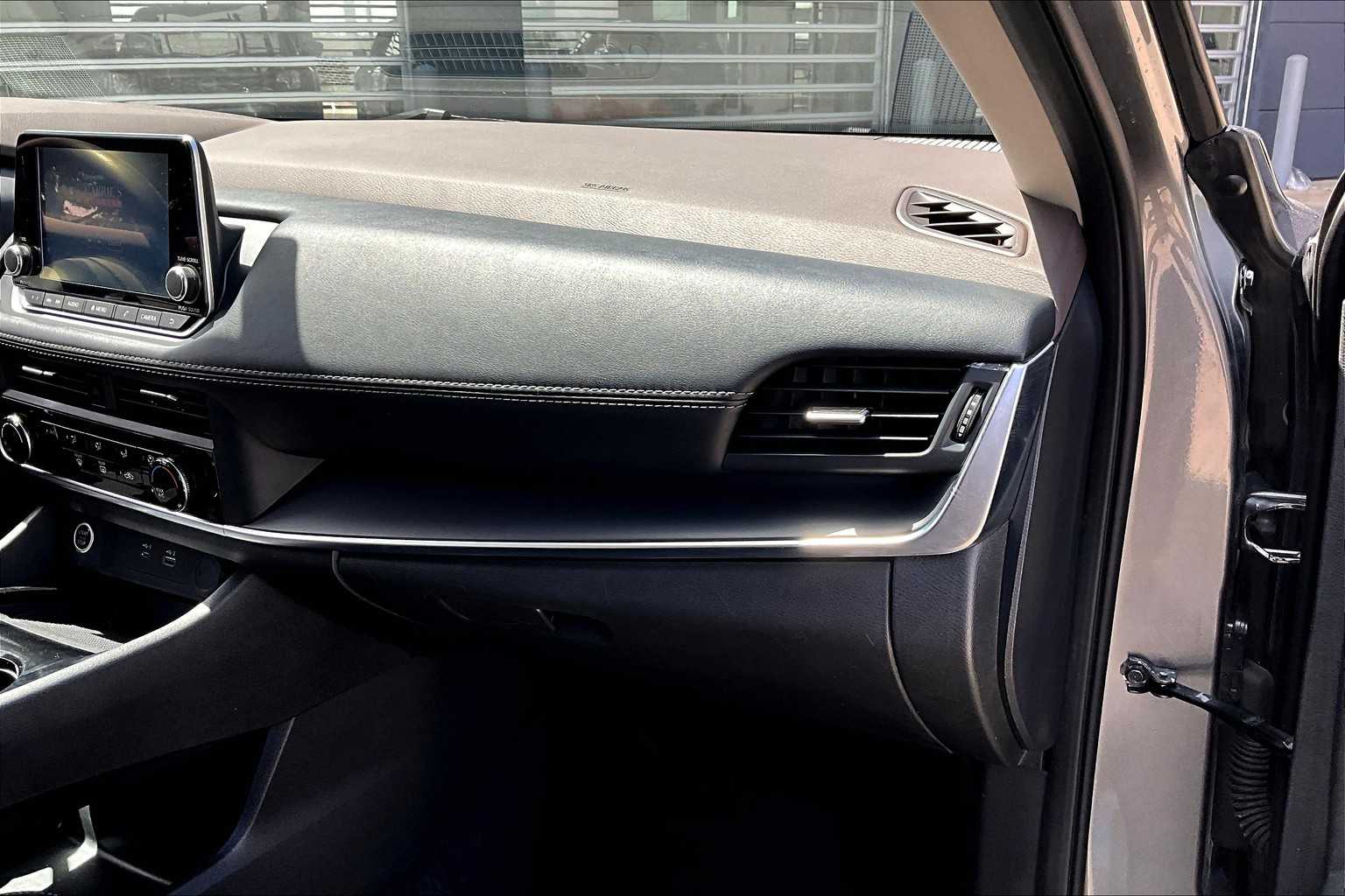 2023 Nissan Rogue S photo 11