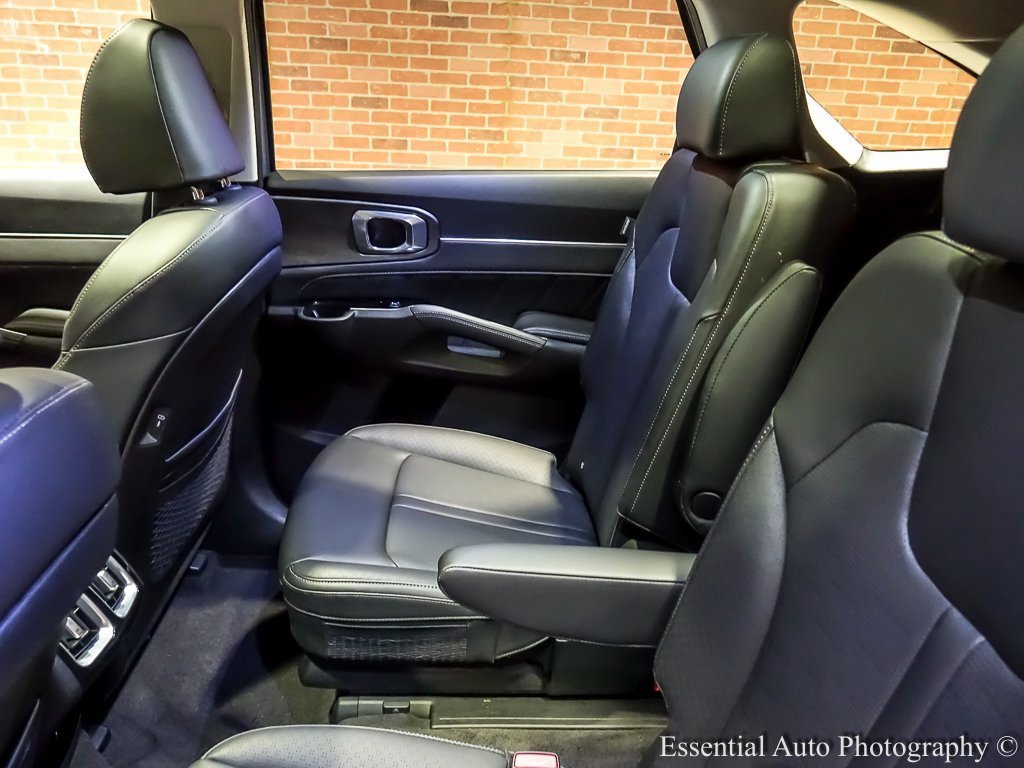 2025 KIA SORENTO - Image 17