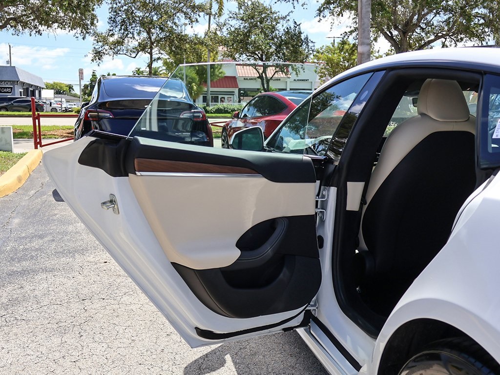 2022 Tesla Model S photo 20