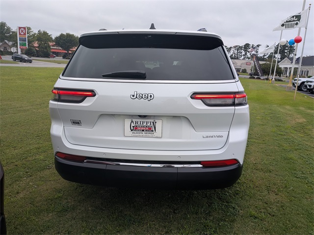 2025 Jeep Grand Cherokee Limited photo 3