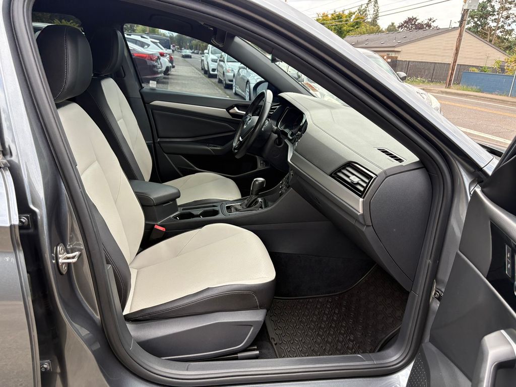 2021 Volkswagen Jetta R-Line photo 23