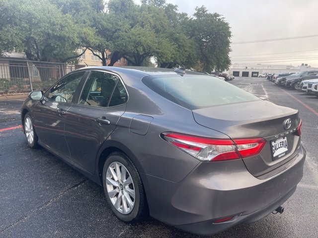 2019 Toyota Camry SE XLE photo 3