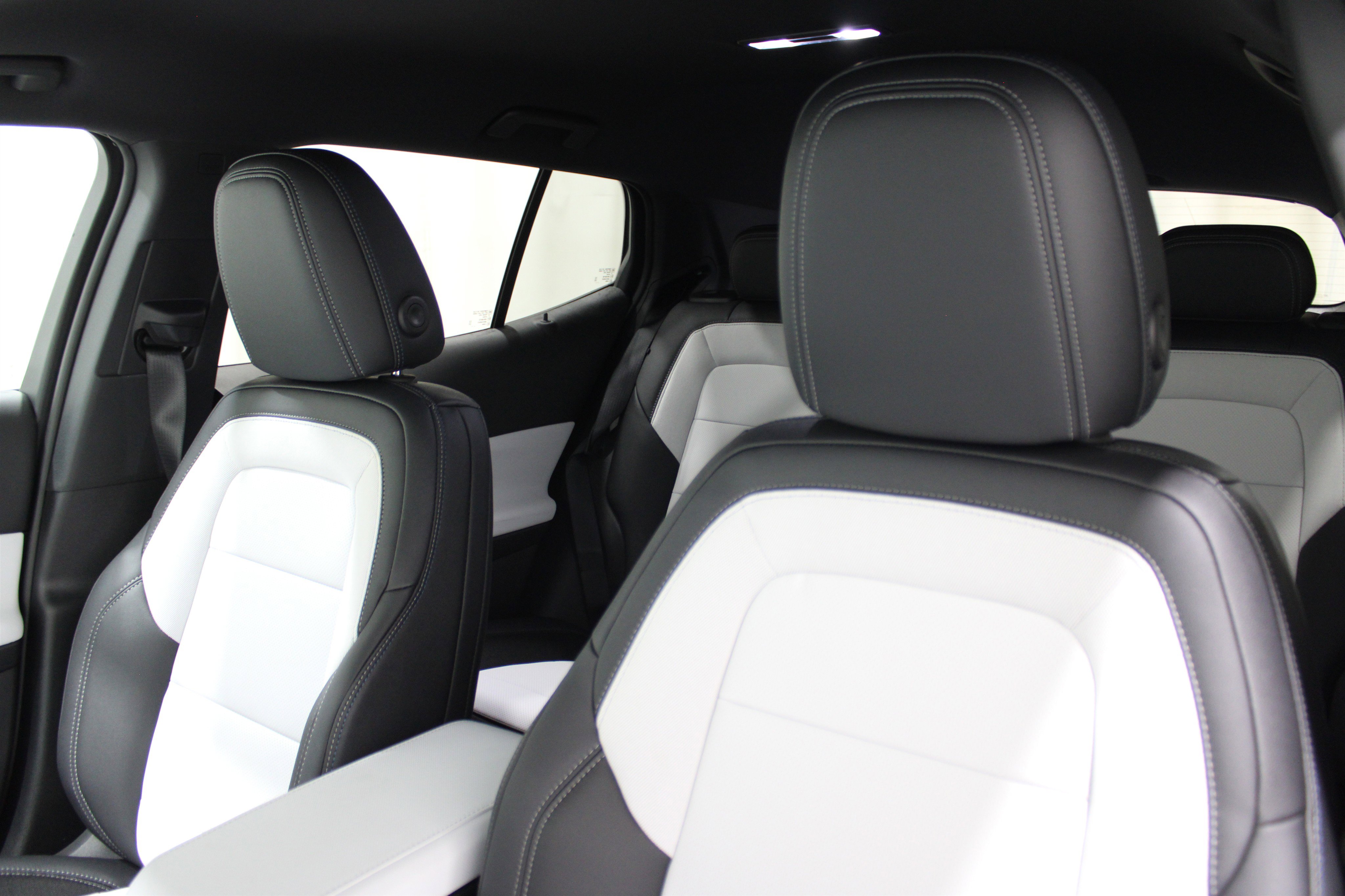 2026 Chevrolet Equinox EV LT photo 5