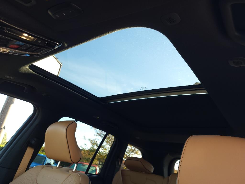 2024 Jeep Cherokee Summit photo 8