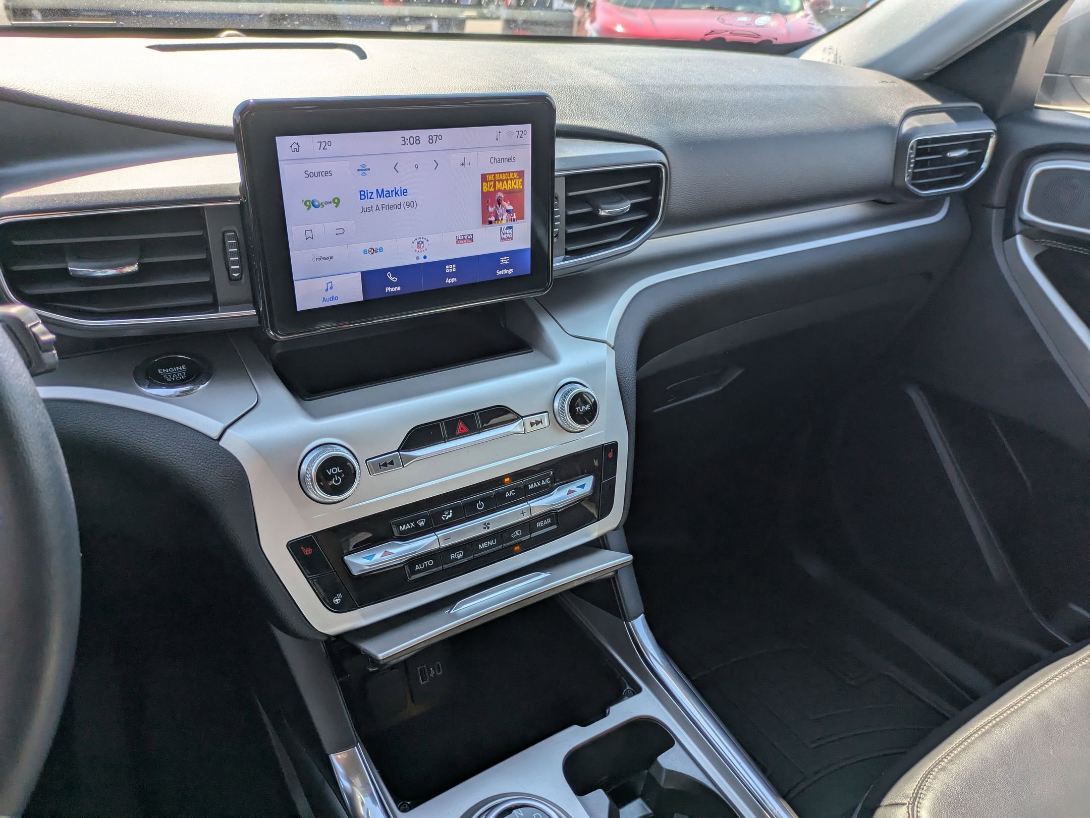 2022 Ford Explorer XLT photo 18
