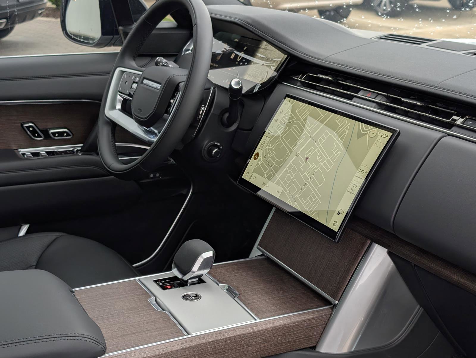 2025 Land Rover Range Rover SE photo 29