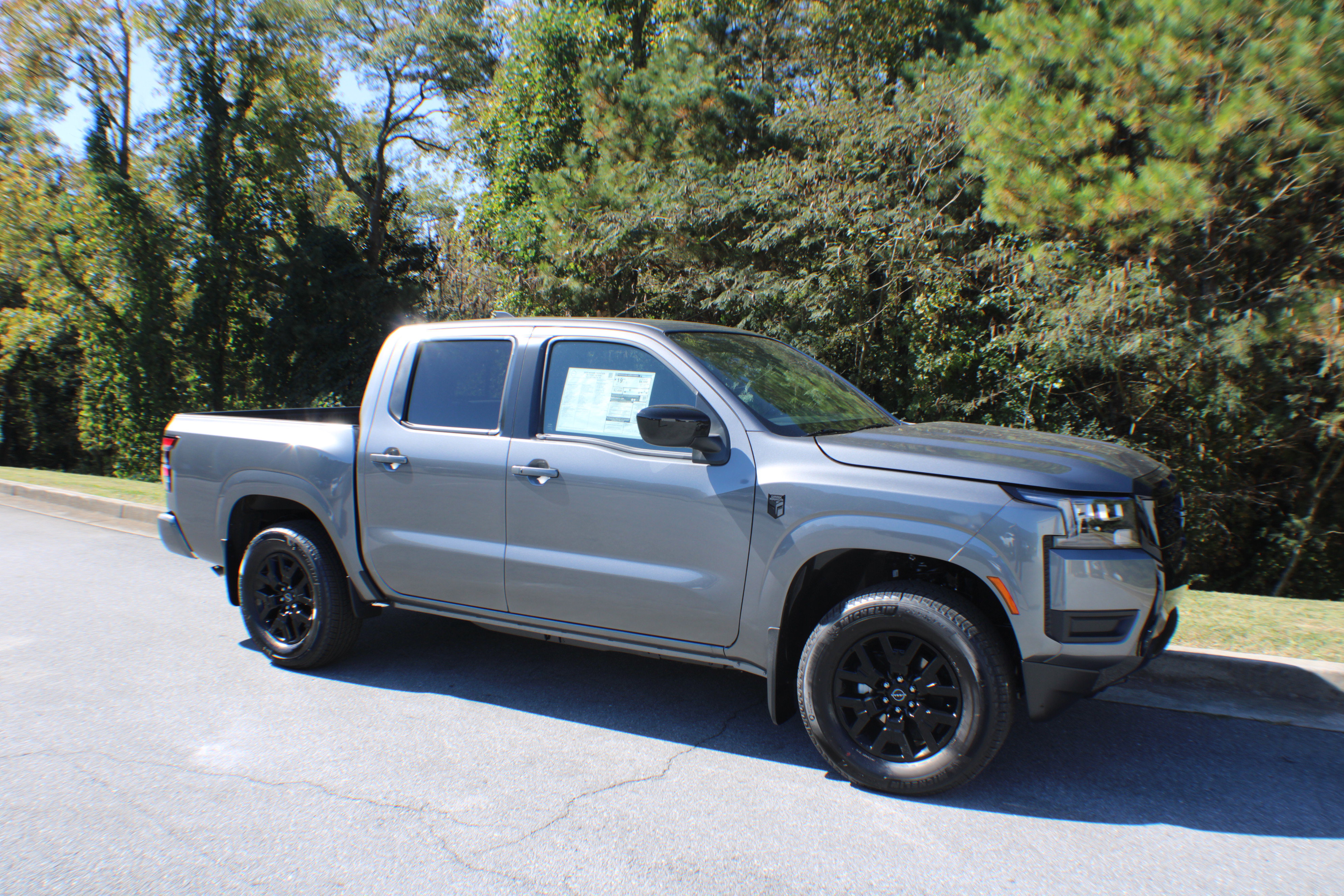 2026 Nissan Frontier SV's photo