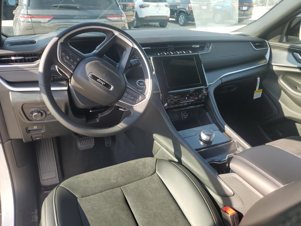 2025 Jeep Grand Cherokee Altitude X photo 14