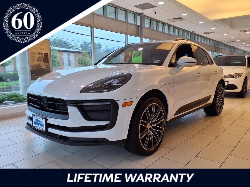 2024 Porsche Macan T's photo