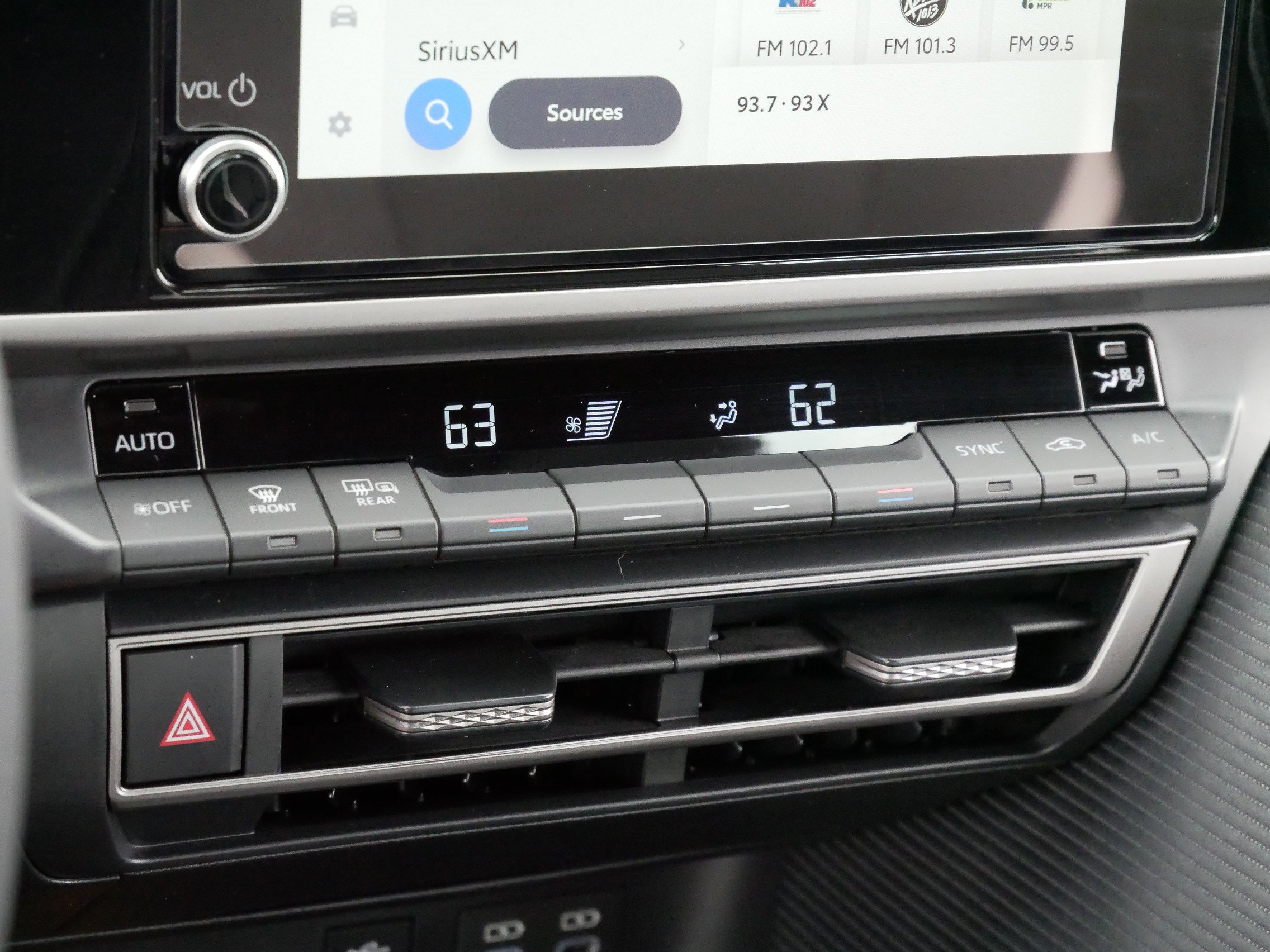 2025 Toyota Camry SE photo 22