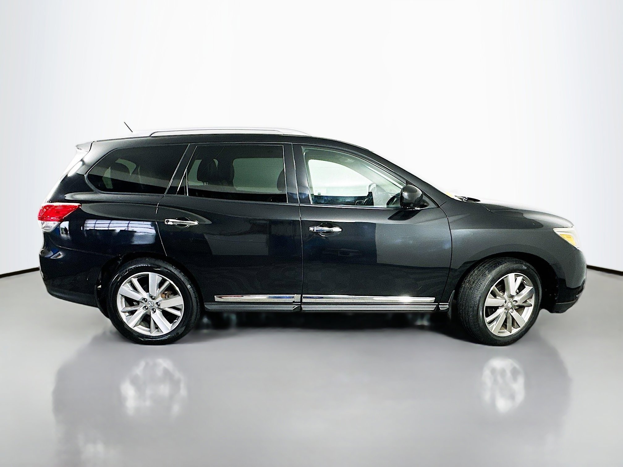 2015 Nissan Pathfinder Platinum photo 8