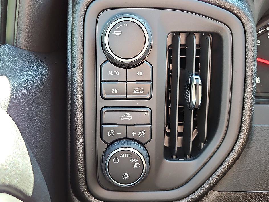 2026 Chevrolet Silverado 1500 Custom photo 20