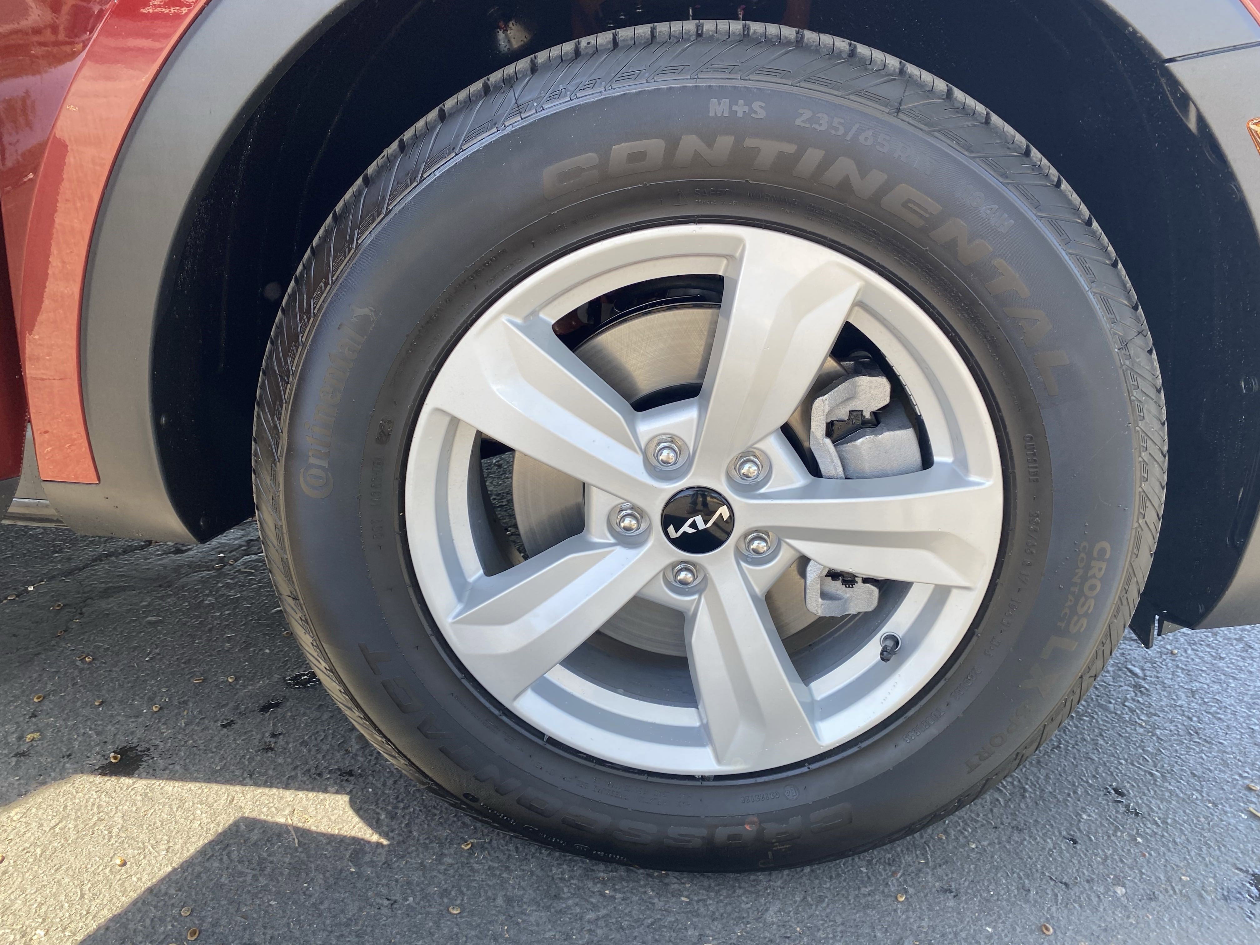 2025 Kia Sorento LX photo 3