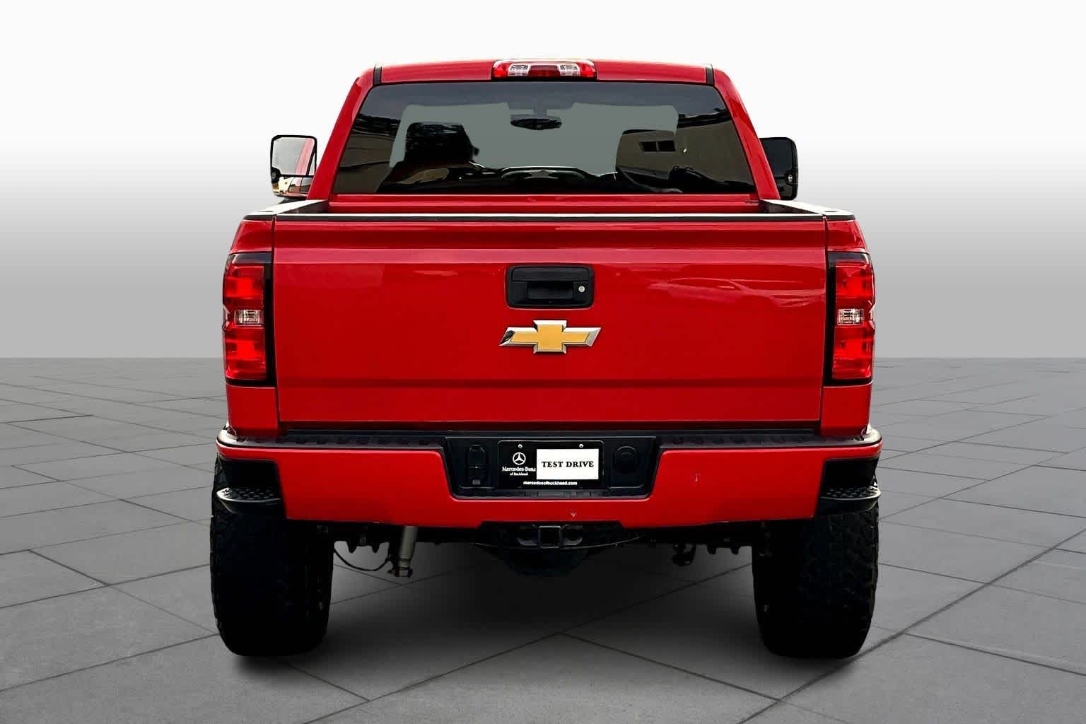 2018 Chevrolet Silverado 1500 LT photo 4