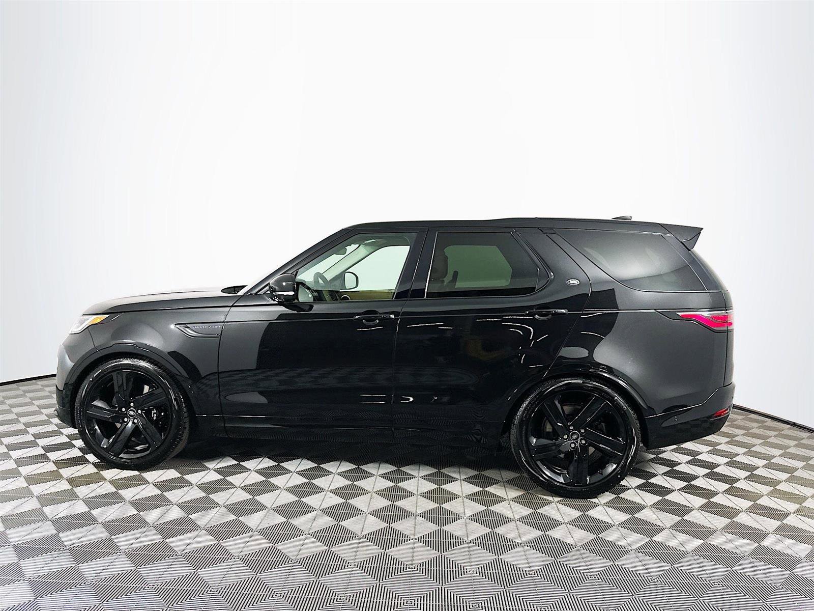 2025 Land Rover Discovery Metropolitan Edition photo 7
