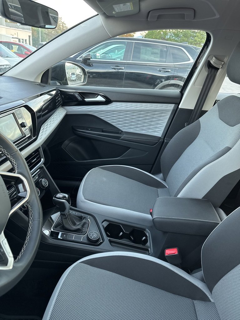 2024 Volkswagen Taos S photo 19