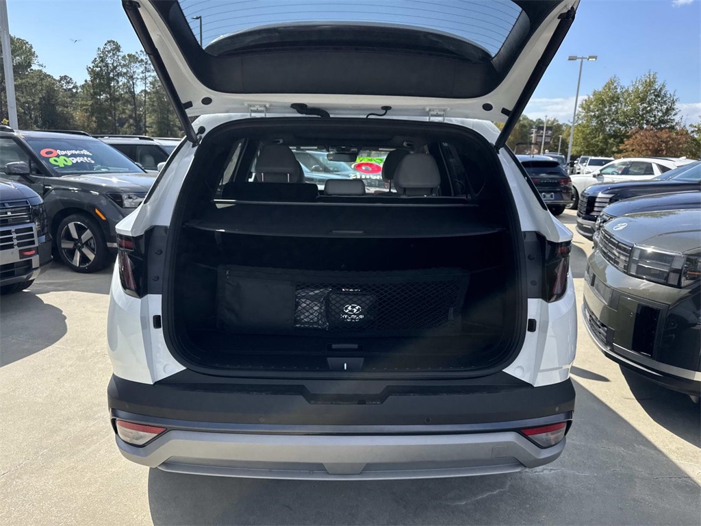 2026 Hyundai Tucson Hybrid Limited photo 4