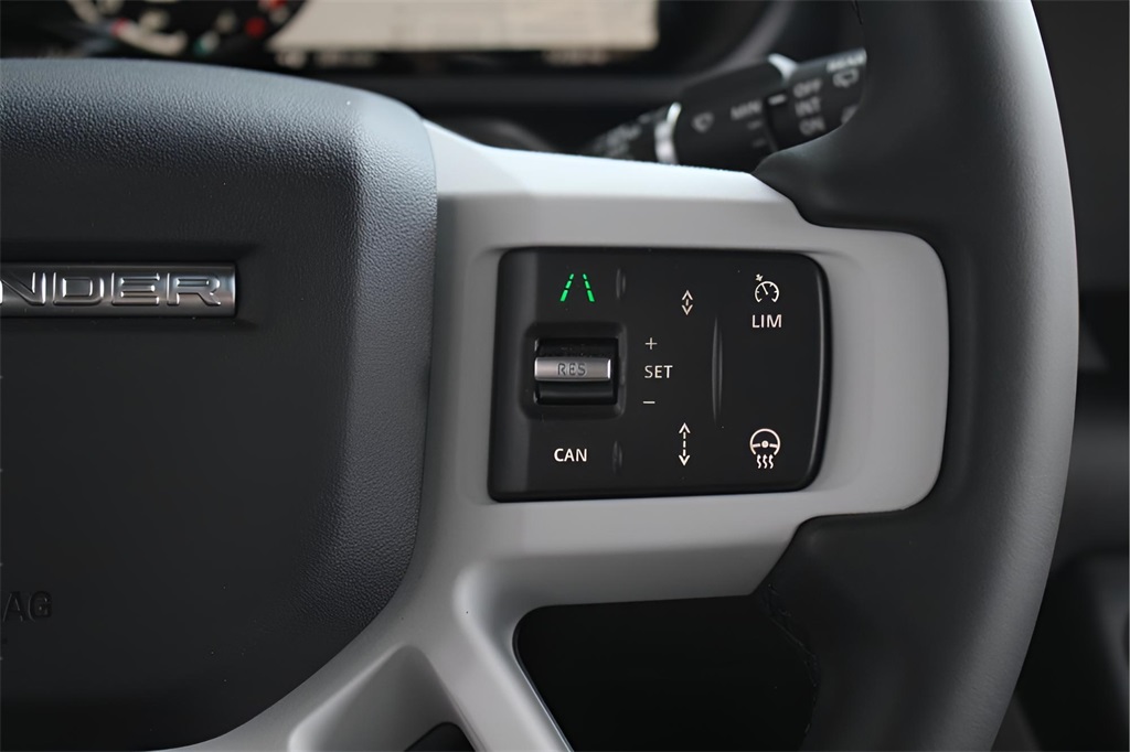 2025 Land Rover Defender 110 S photo 21