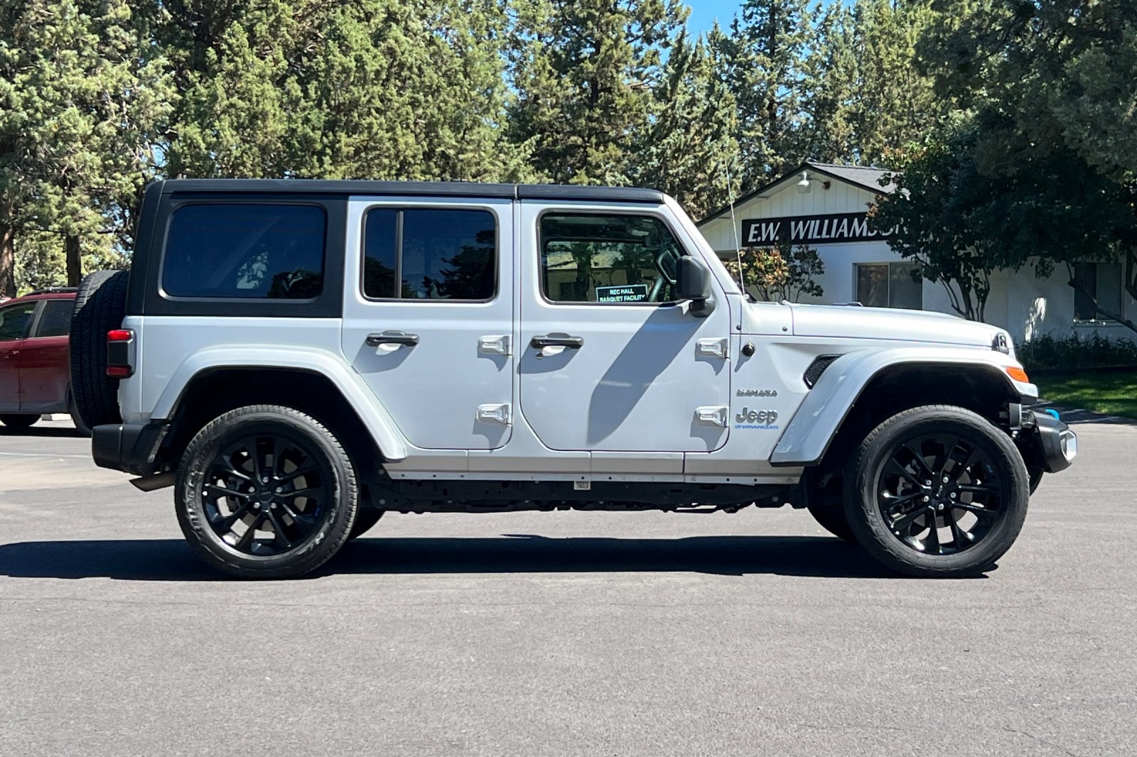 2023 Jeep Wrangler Sahara 4xe photo 2