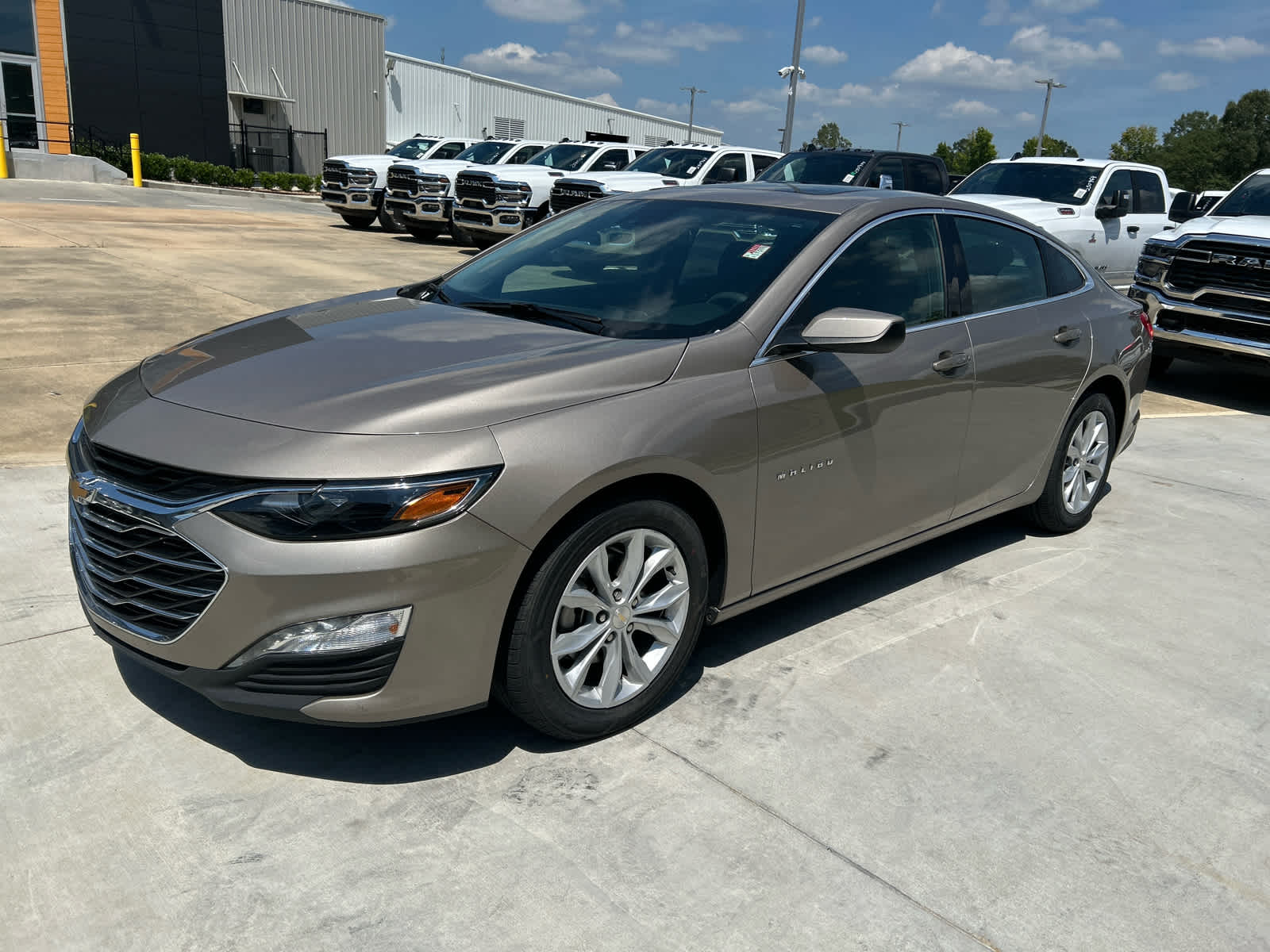 2024 Chevrolet Malibu 1LT photo 4