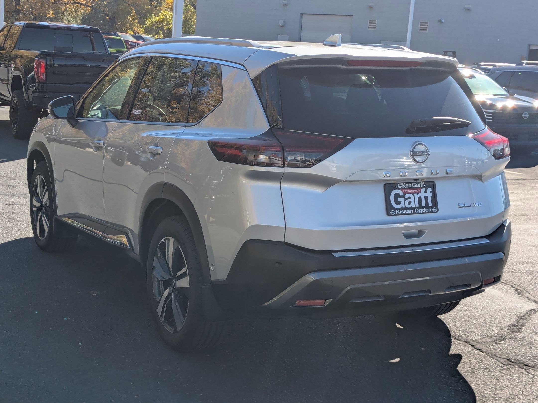 2023 Nissan Rogue SL photo 4