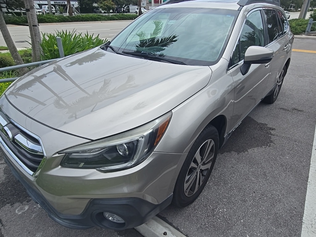 2018 Subaru Outback 2.5i Limited photo 3