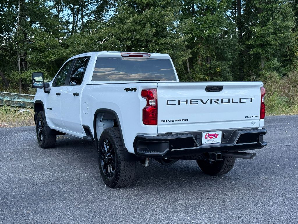 2025 Chevrolet Silverado 2500HD Custom photo 4