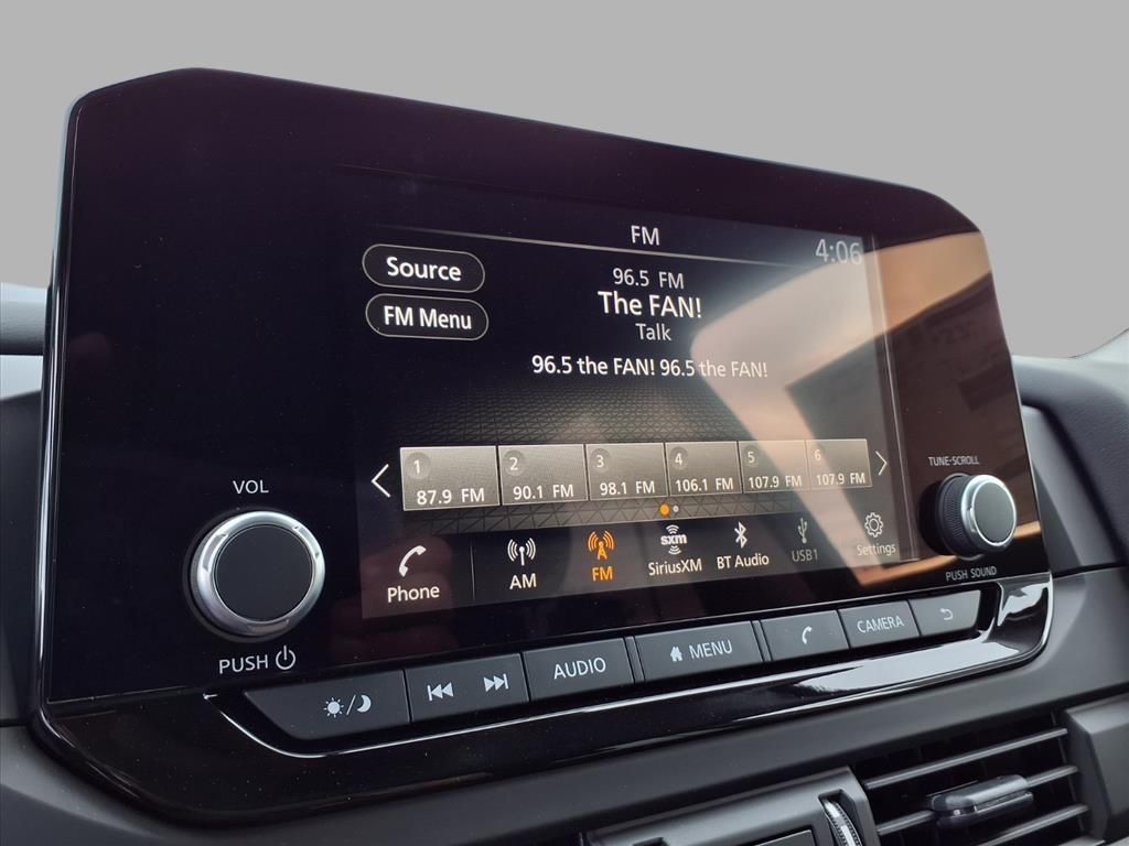 2025 Nissan Pathfinder S photo 4