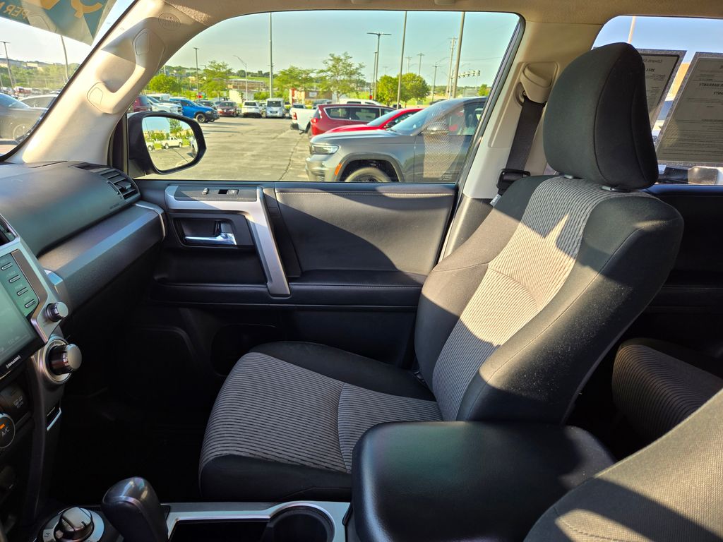 2021 Toyota 4Runner SR5 photo 21