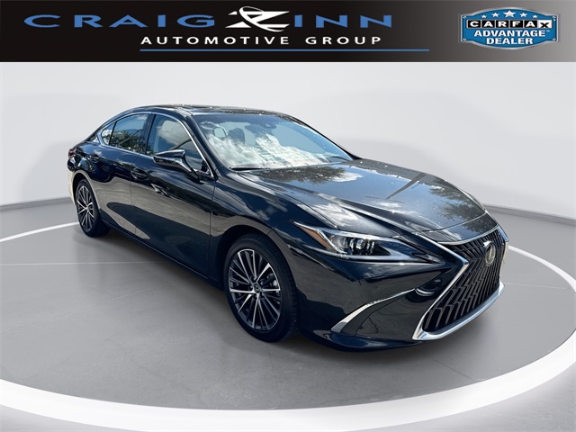 2025 Lexus ES Hybrid 300h's photo