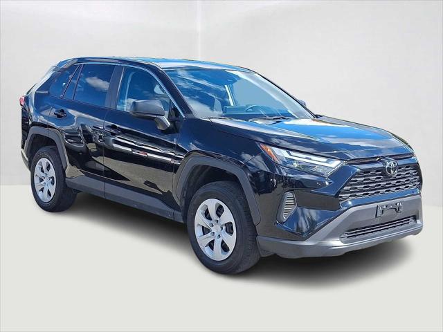 2024 Toyota RAV4 LE photo 4