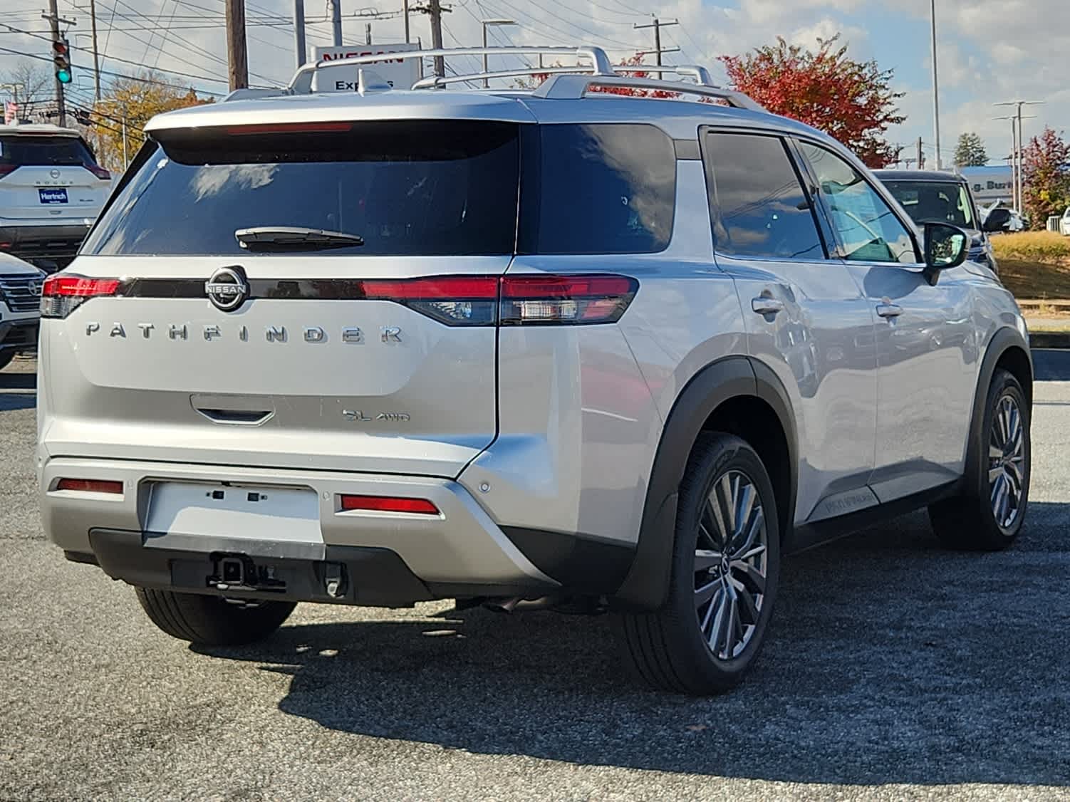 2025 Nissan Pathfinder SL photo 3