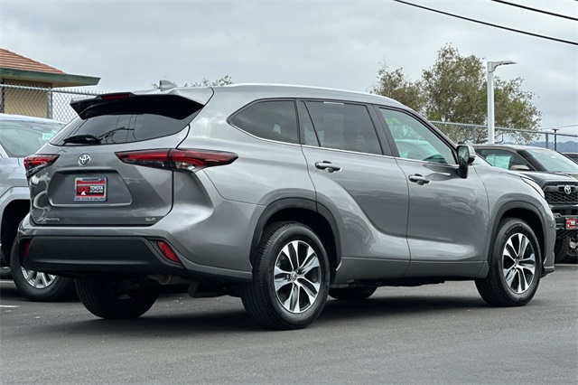 2025 Toyota Highlander XLE photo 4