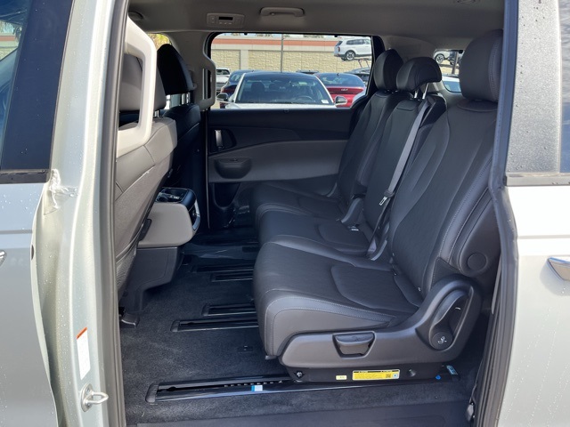 2026 Kia Carnival EX photo 16