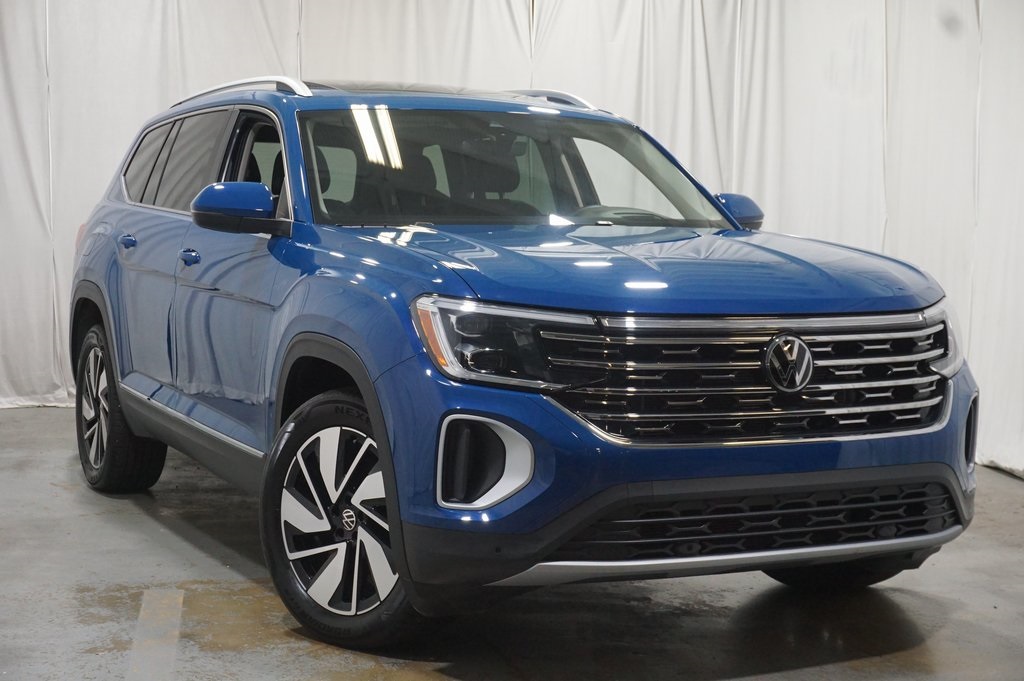 2025 Volkswagen Atlas SEL photo 2