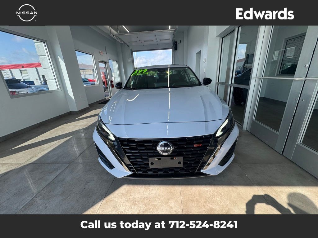 2023 Nissan Altima 2.5 SR photo 4