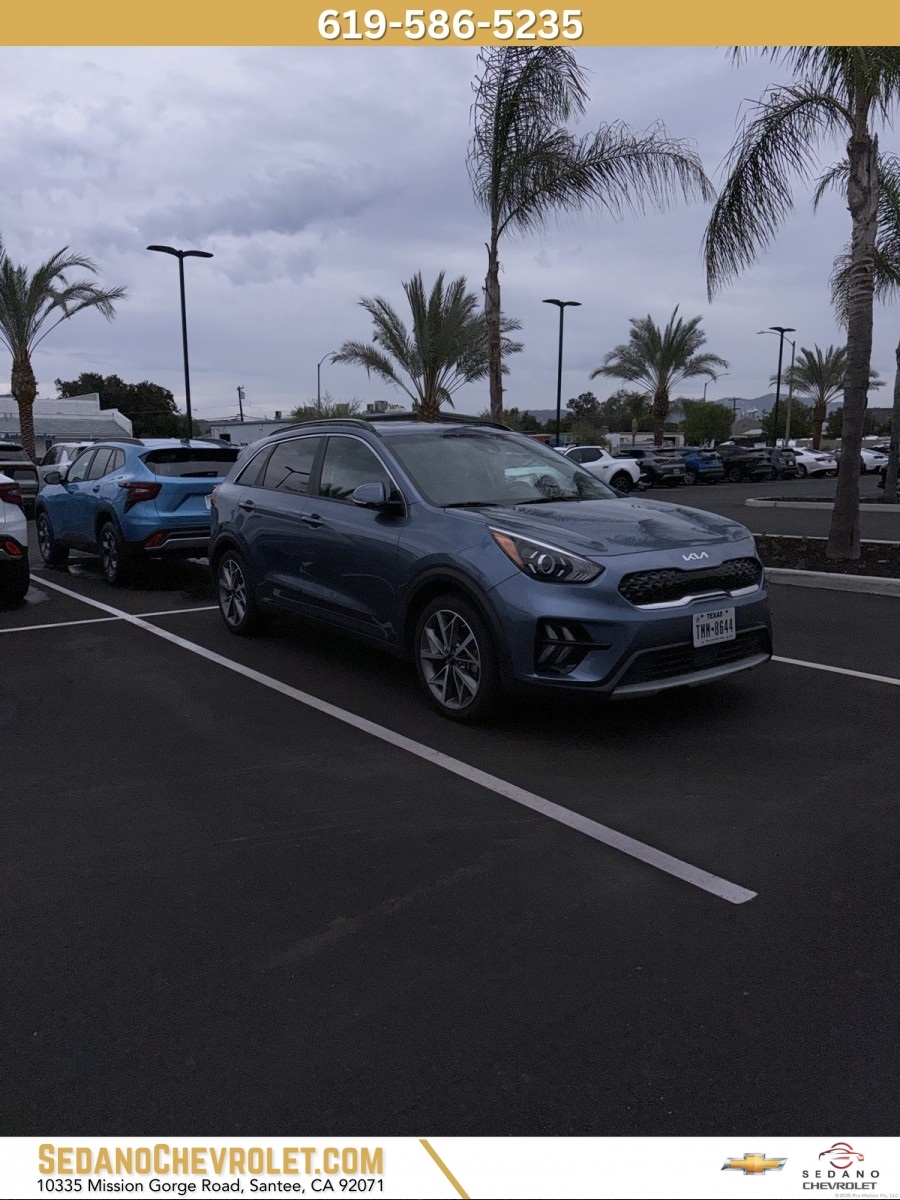 2022 Kia Niro Touring Special Edition photo 2