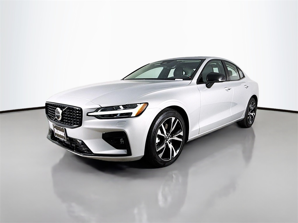 2025 Volvo S60 B5 Core photo 3