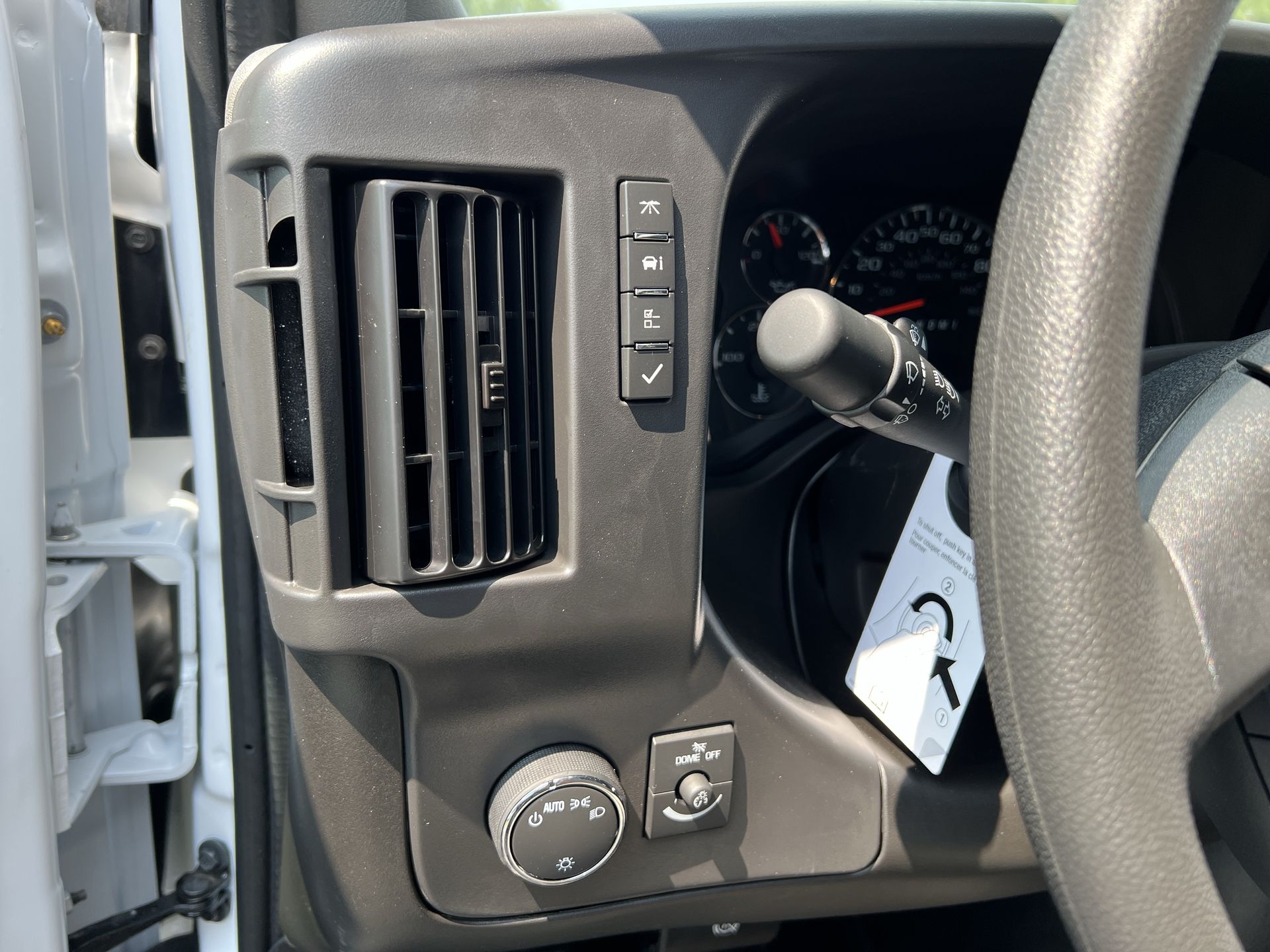 2025 Chevrolet Express Cargo 3500 photo 13