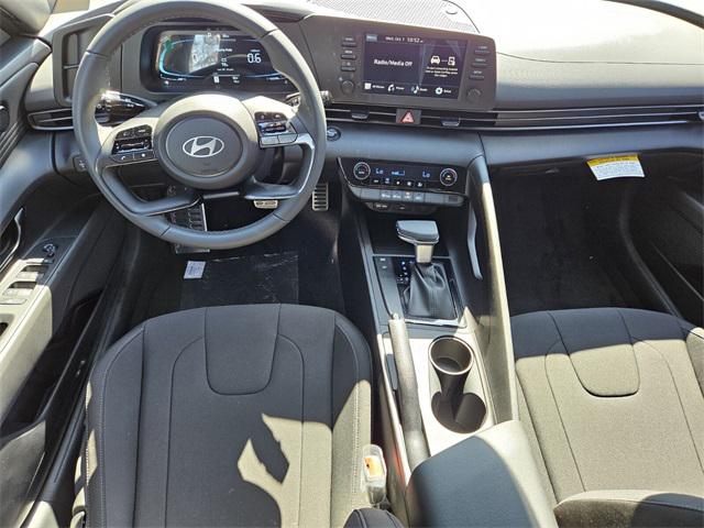 2025 Hyundai Elantra SEL Sport photo 14