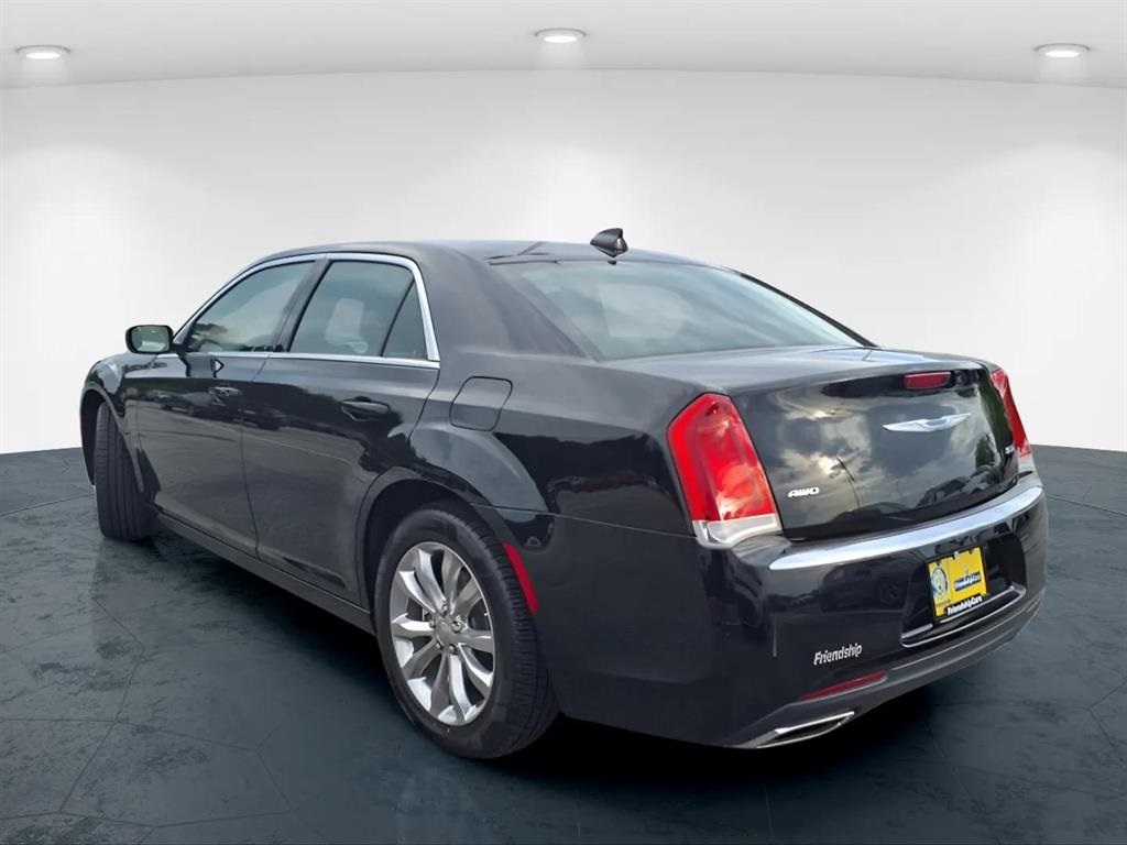 2022 Chrysler 300 Touring photo 3