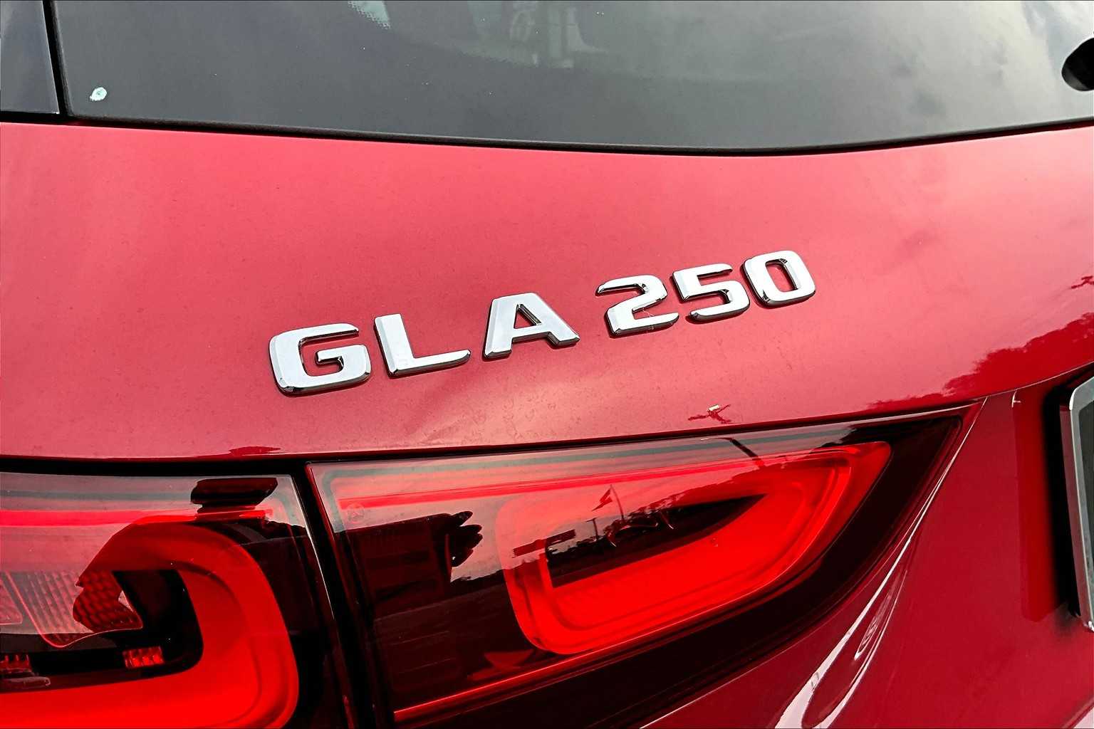 2022 Mercedes Benz GLA 250 photo 9