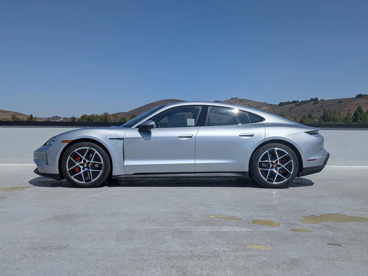 2026 Porsche Taycan 4S photo 2