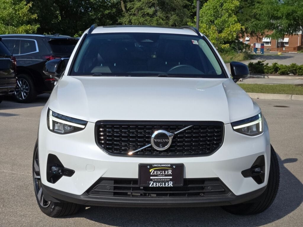 2024 Volvo XC40 Plus photo 5
