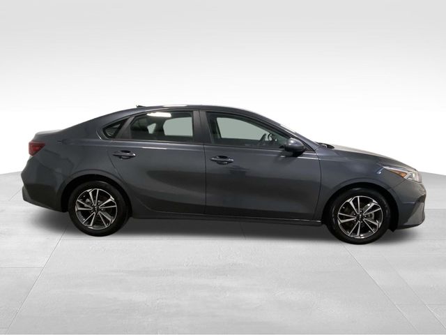 2024 Kia Forte LXS photo 2