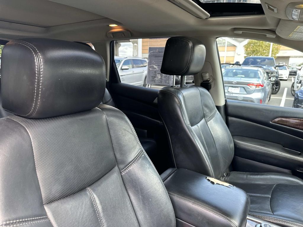 2014 Nissan Pathfinder Platinum photo 23