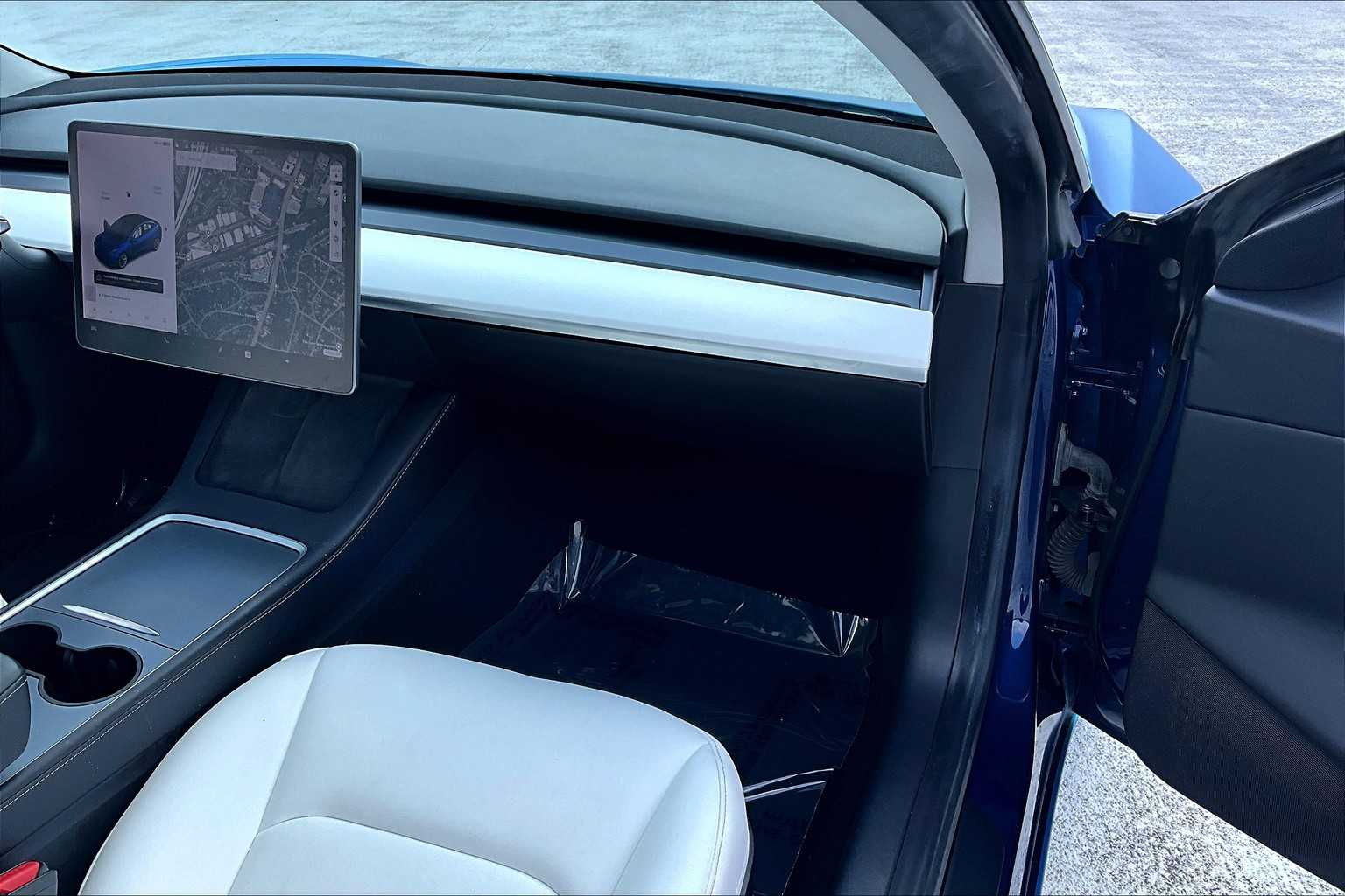 2021 Tesla Model 3 Standard Range Plus photo 16