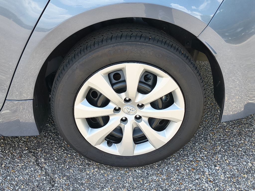 2024 Toyota Corolla LE photo 3