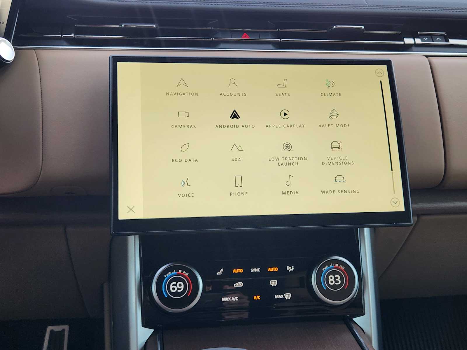 2023 Land Rover Range Rover SE photo 15