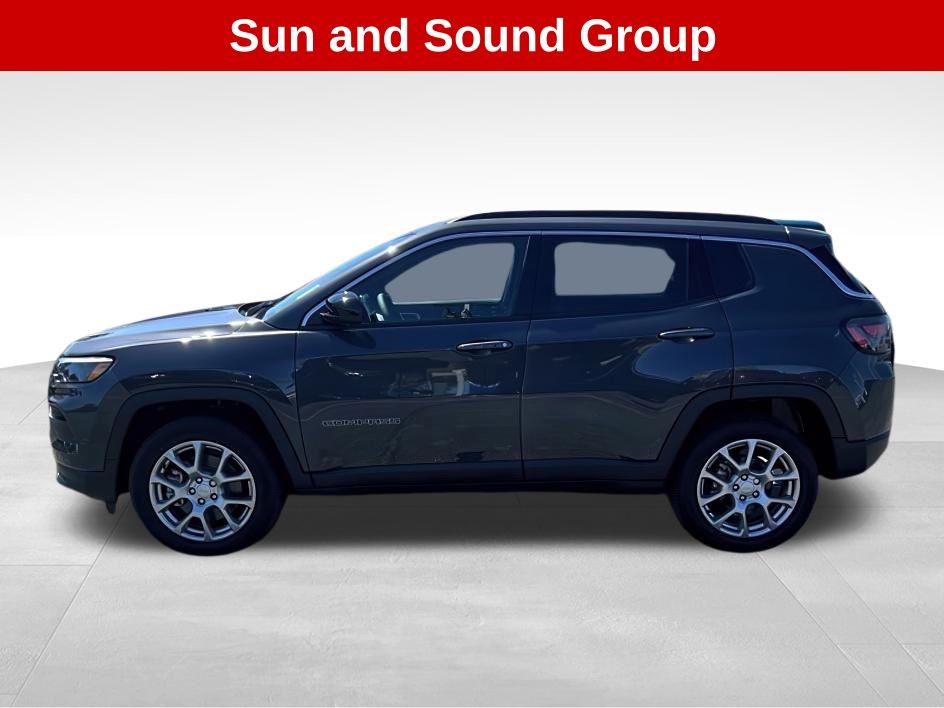2024 Jeep Compass Latitude Lux photo 4